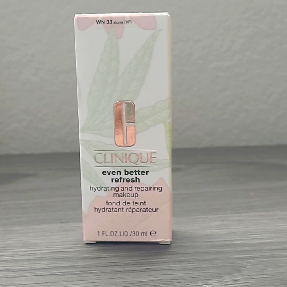 New in box- Clinique Even Better Refresh Foundation in WN38 Stone